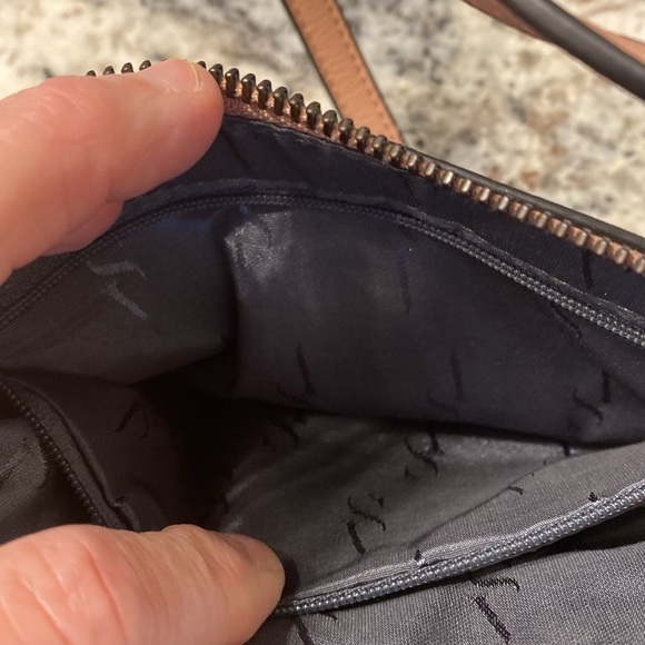 Vera Wang Purse “Pretty Pink” - Picture 5 of 9